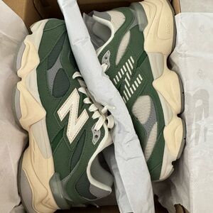 New Balance Green and Cream Sneakers